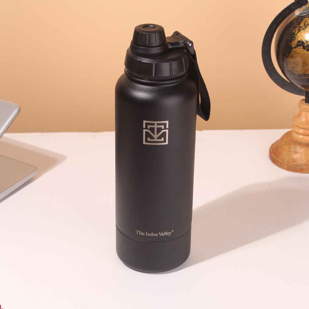 Premium Stainless Steel Vacuum Insulated Water Bottle 900 ml Flask, Storage Container, Hot & Cold - Image 4